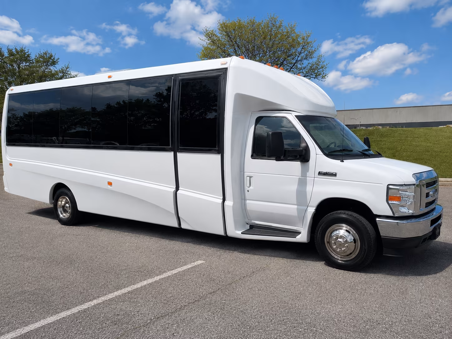 concert and festival buses for groups heading to q2 stadium events